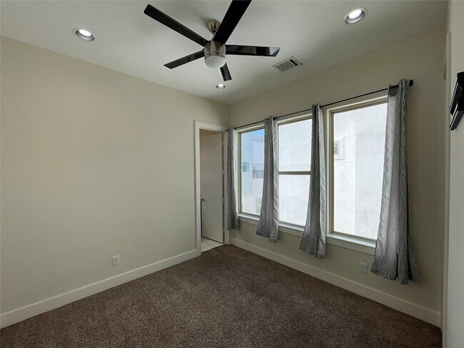 Building Photo - 5306 Eigel St