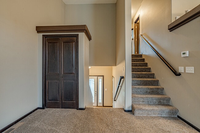 Building Photo - 3717 McKenzie Dr SE