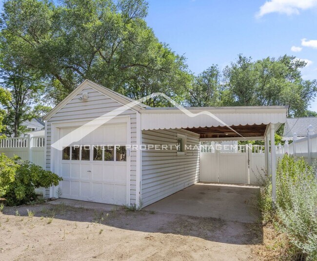 Building Photo - Charming Bungalow in Patty Jewett Neighborhood! 3bed, 2 bath, Enclosed yard, 1 car garage, carport