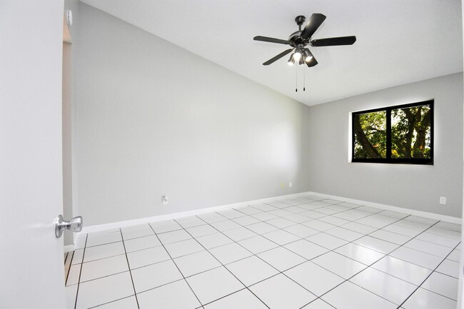 Building Photo - 3100 NW 46th St