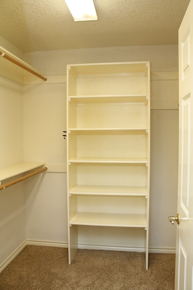 Building Photo - 15040 SE Lostine Dr