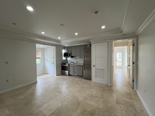 Building Photo - 252 Oleander Ave