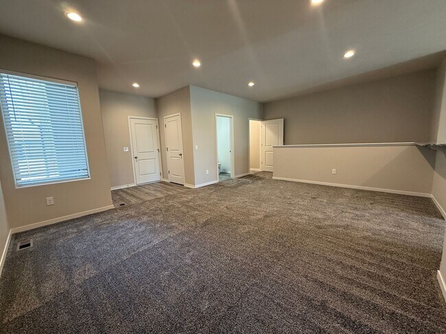 Building Photo - 7004 Claystone Dr