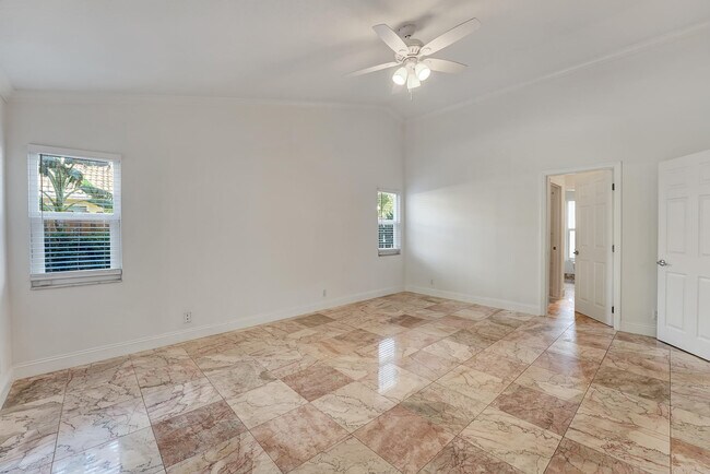 Building Photo - 1375 NW 16th St