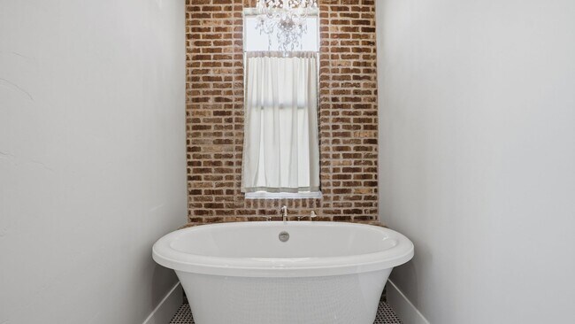 Building Photo - Luxurious Herriman 6 Bed with Indoor Court, Theater & Stunning Views!!!