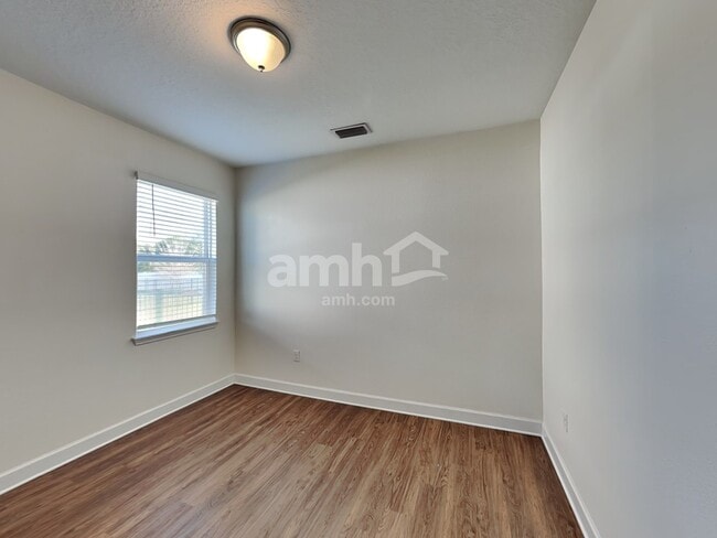 Building Photo - 511 Pine Terrace Dr