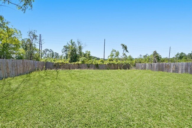 Building Photo - 420 Woodlake Dr