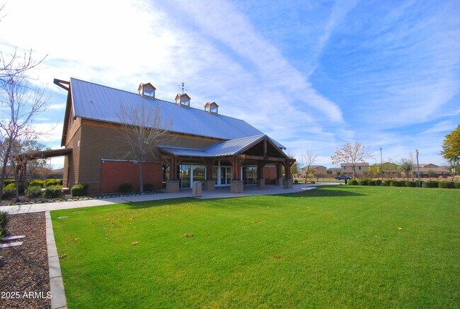 Building Photo - 4220 E Marshall Ave