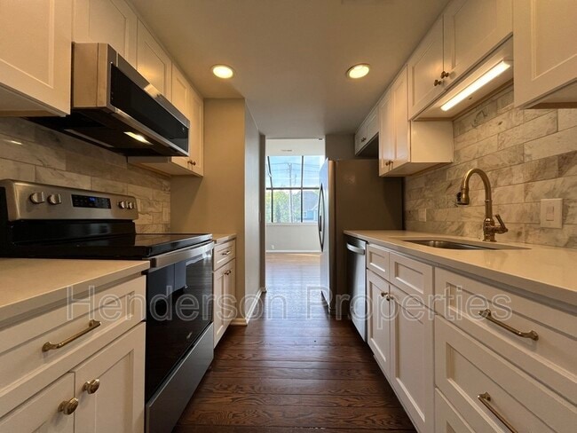 Building Photo - 501 Fenton Pl