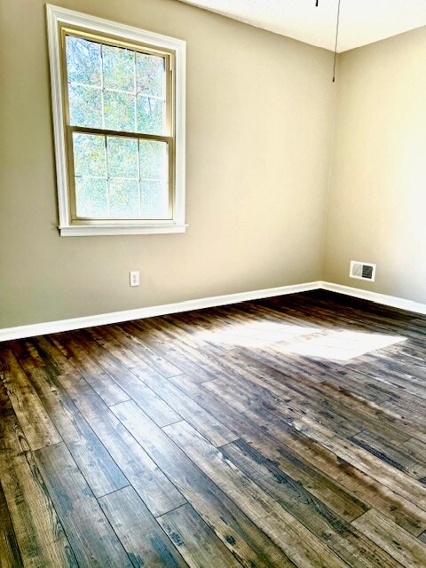 Building Photo - 122 Old Chapin Rd