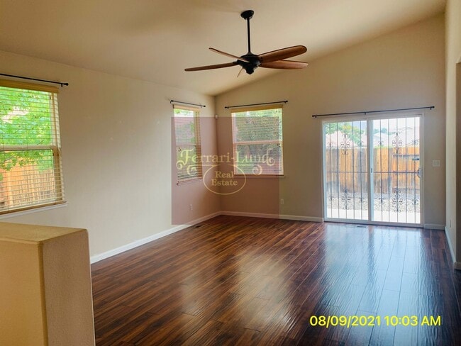 Building Photo - Charming 3 Bedroom, 2 Bathroom Single-Stor...