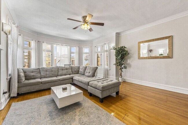 Building Photo - 6444 N Washtenaw Ave