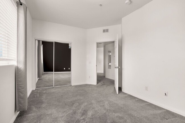 Building Photo - Gorgeous 3rd Floor Corner Unit in Summit Village Condominiums!