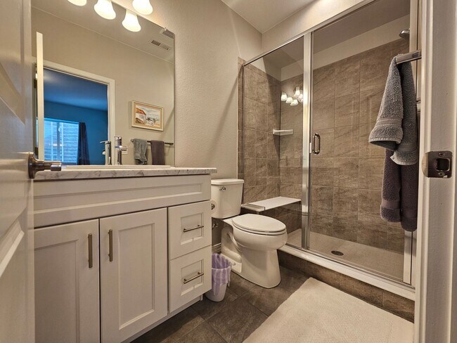 Building Photo - Beautiful 5-bedroom, 5-bathroom home in the desirable Banning Lewis Ranch community!