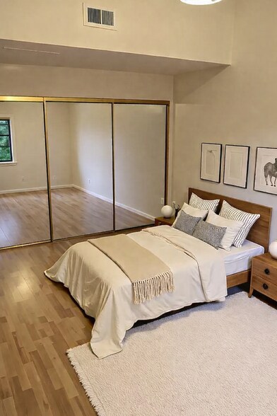 Building Photo - 1348 N Orange Dr