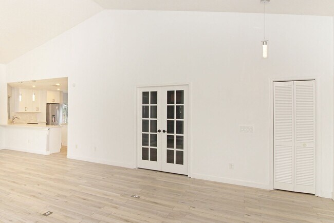 Building Photo - Spacious 4BR Pool Home on Quiet Cul-de-Sac in Wellington