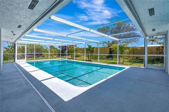 Building Photo - 9125 SE Karin St