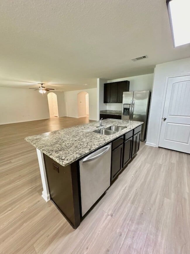 Building Photo - Beautiful 4/2/2 newer home for rent w/ community pool, playground, picnic area!