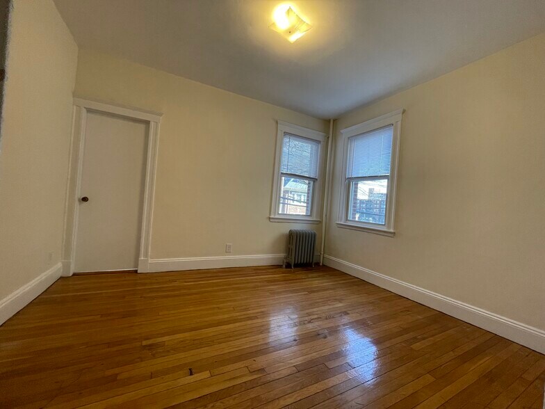 Building Photo - 14 Melvin Ave