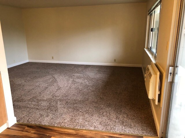 Living Room - 3515 Chestnut Ave