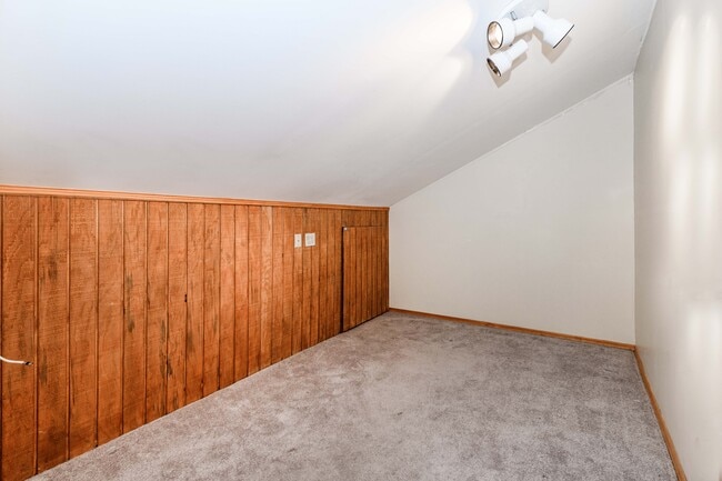 Building Photo - 705 Lake Ave