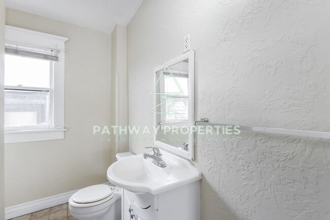 Building Photo - 318 S 1200 E