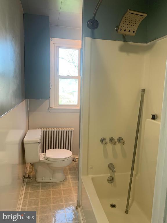 Building Photo - 305 W North St