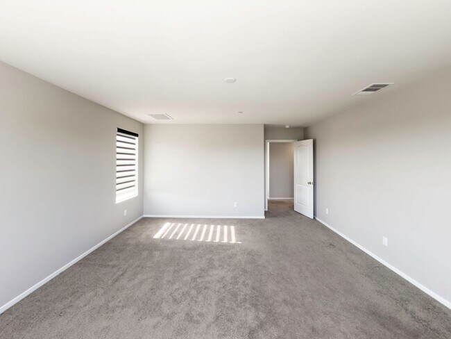 Building Photo - Beautiful 2 Story 5 Bedroom SOLAR Home + L...