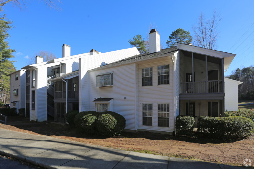 Building Photo - The Hedges Apartments