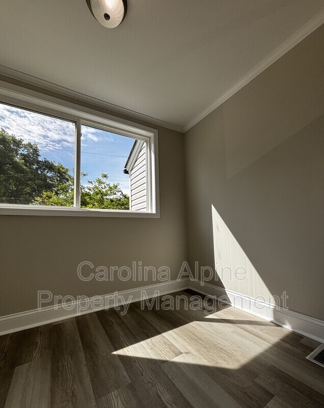Building Photo - 634 McKee St