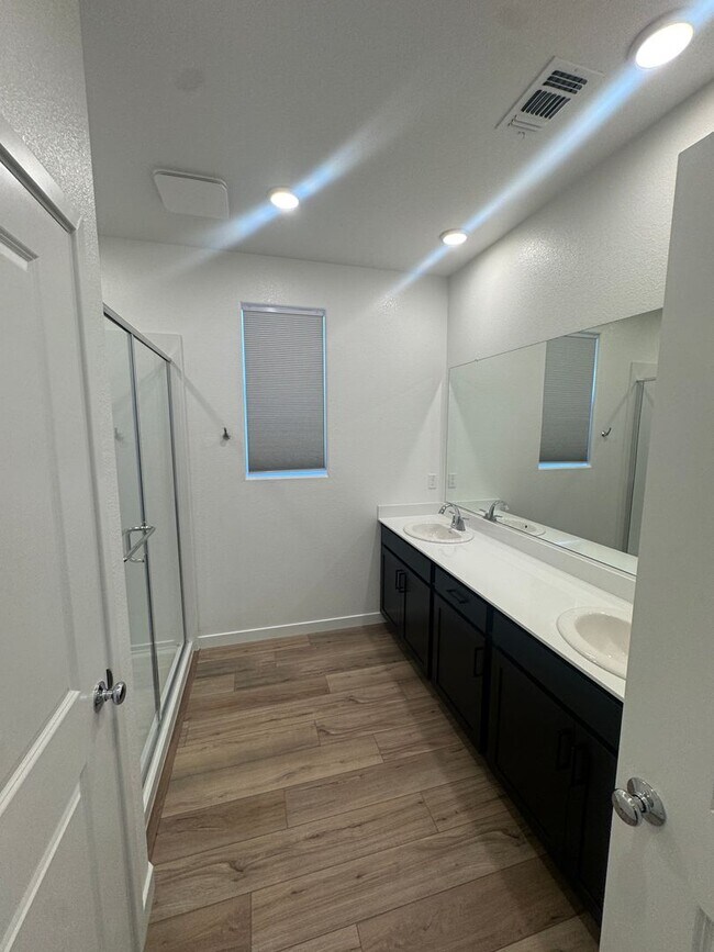 Building Photo - New Harvest Glen home