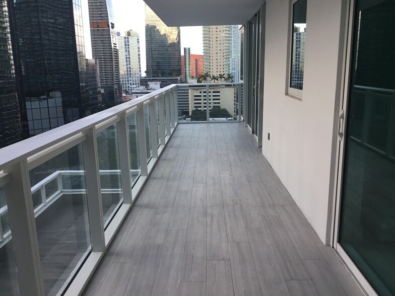 balcony 3 - 1080 Brickell Ave