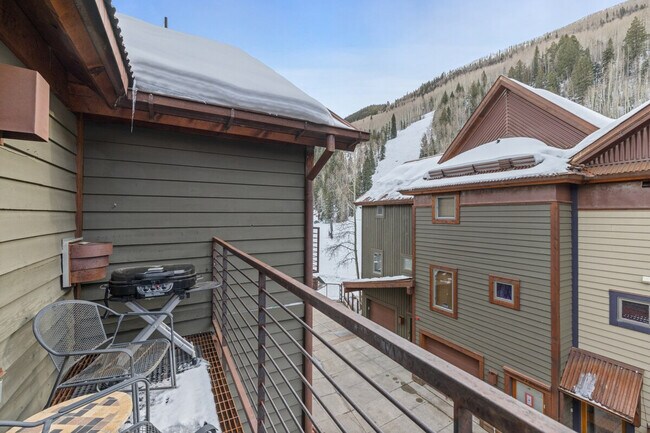Building Photo - 370 Mahoney Dr