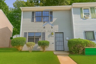 Building Photo - Move in before October 15th and get a $250...