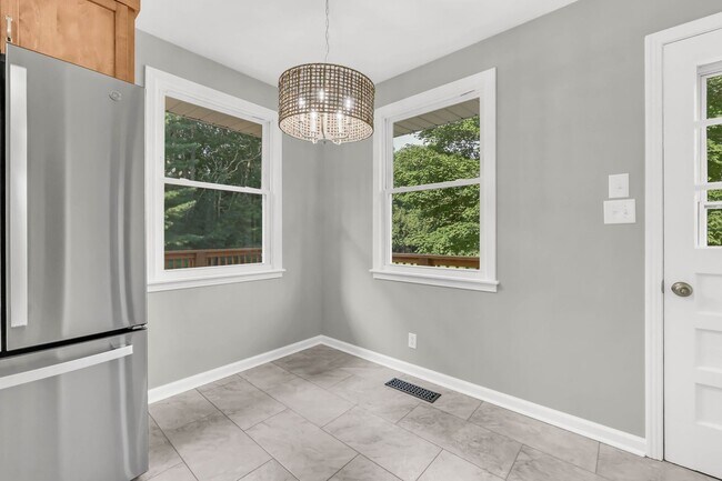 Building Photo - 613 Channell Dr