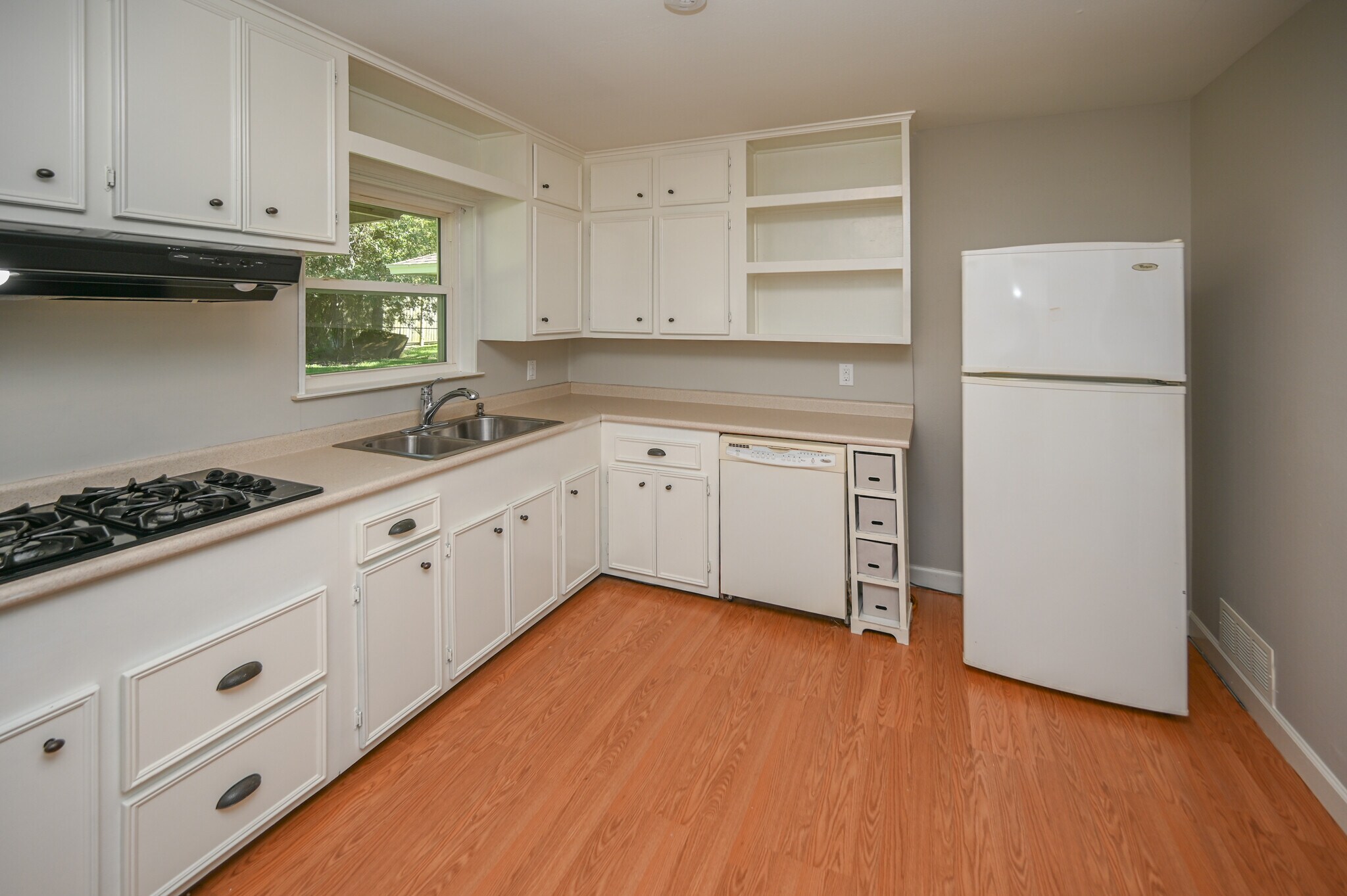 Building Photo - 1602 Sheridan Dr
