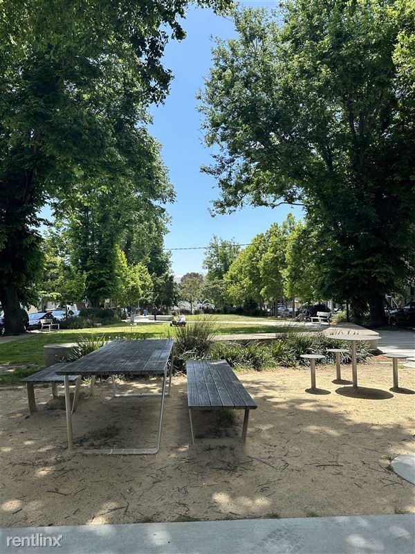 Building Photo - TOP FLOOR FLAT|SPACIOUS AND SUNNY|CALTRAIN...