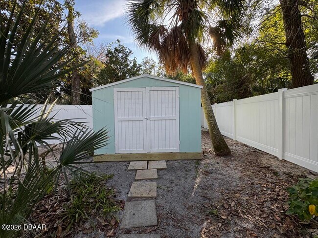 Building Photo - 1508 Poplar Dr