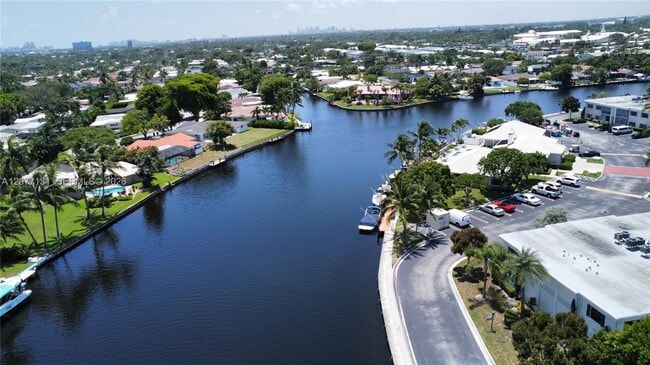 Building Photo - 160 Cypress Club Dr