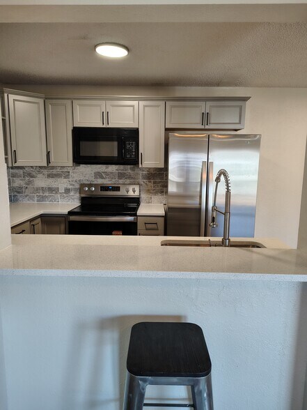 Building Photo - 194 Santa Clara Dr