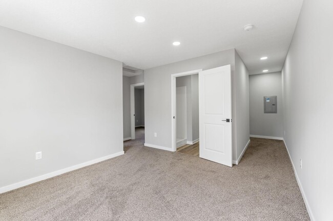 Building Photo - 388 N Franklin St