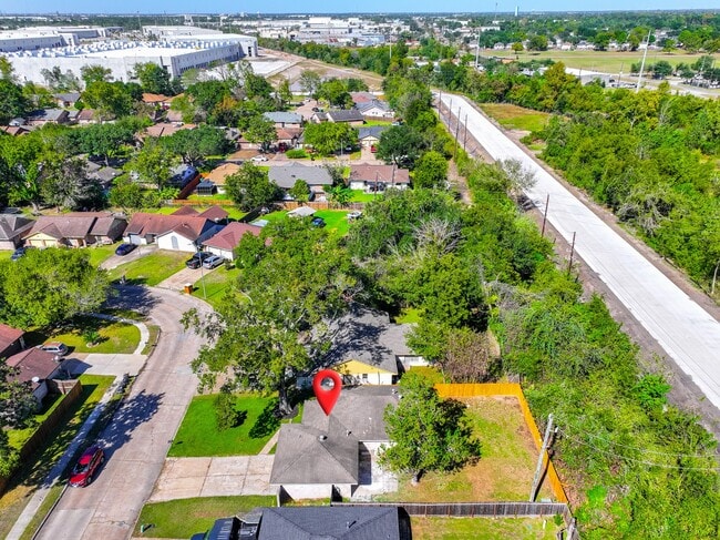 Building Photo - 10126 Pine Moss Dr