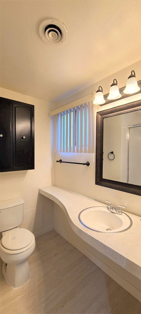 Building Photo - Single Family Home - 4 Bedrooms + 2 Baths....