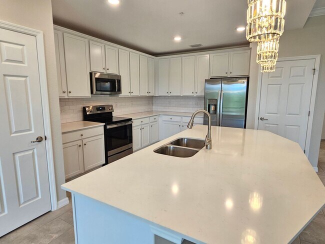 Building Photo - Annual Unfurnished 2 Bedroom 2 Bathroom First Floor Condo with 1 Car Garage in Sarasota National!