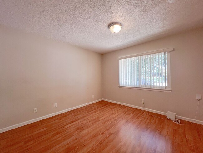 Building Photo - Inviting Duplex Just 5 Minutes from Sac State