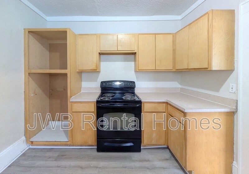 Building Photo - 1734 Brackland St