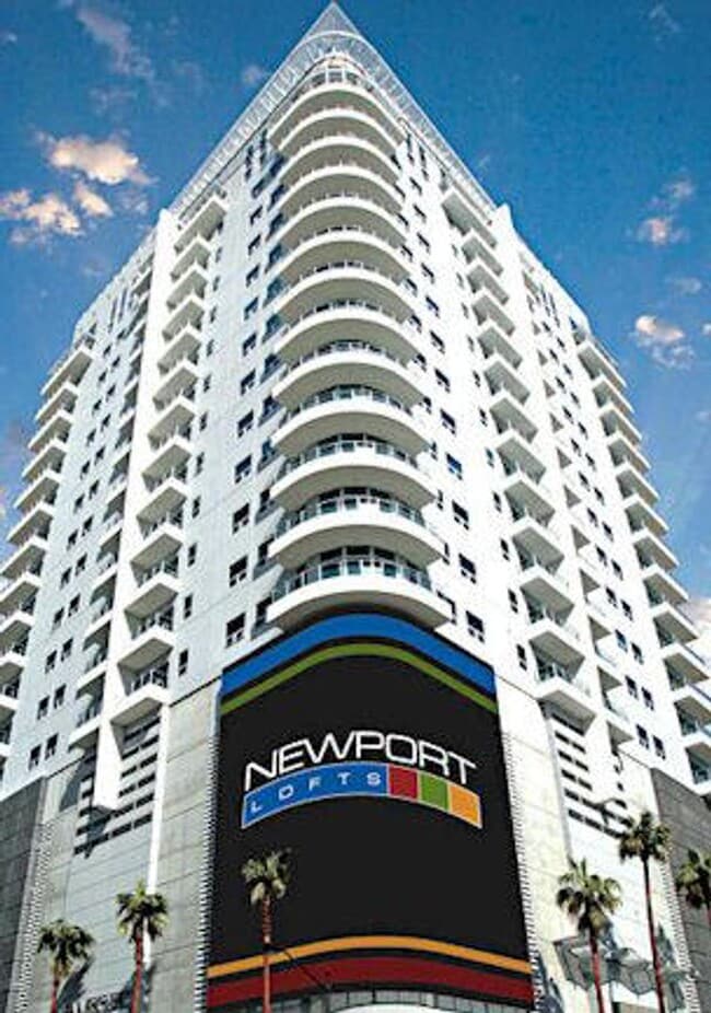 Building Photo - Absolute beauty in the heart of the Arts D...