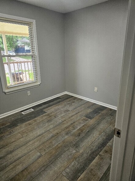 Building Photo - 321 Longview Dr