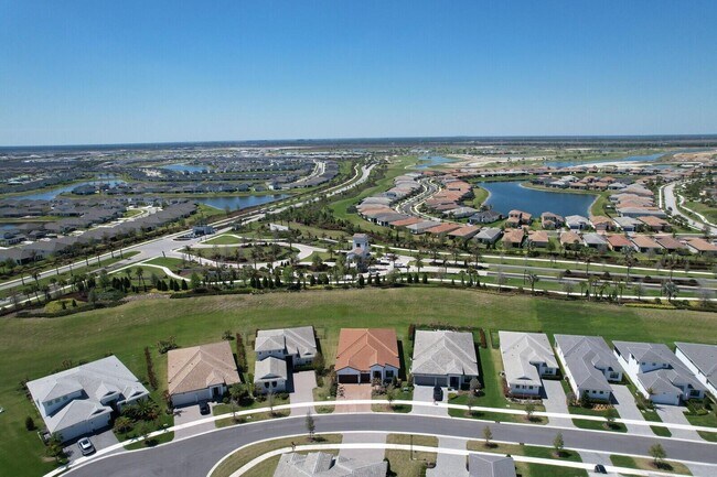 Building Photo - 9204 SW Arco Wy