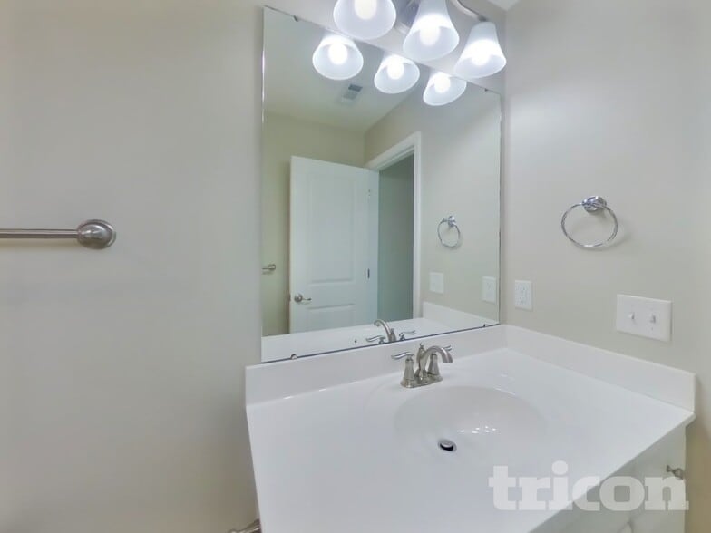 Building Photo - 2904 Cherry Point Ln